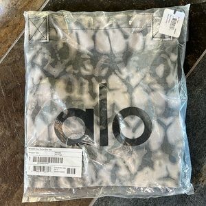 NEW Alo Yoga Bag